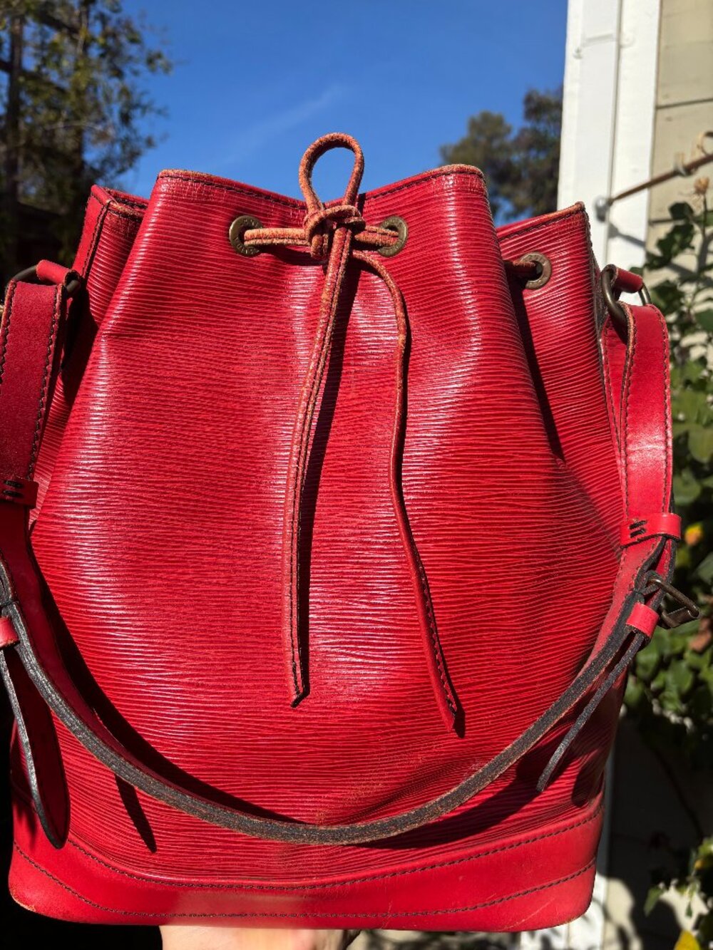Authentic Louis Vuitton Red Neo Shoulder EPI RED - Picture 2 of 16